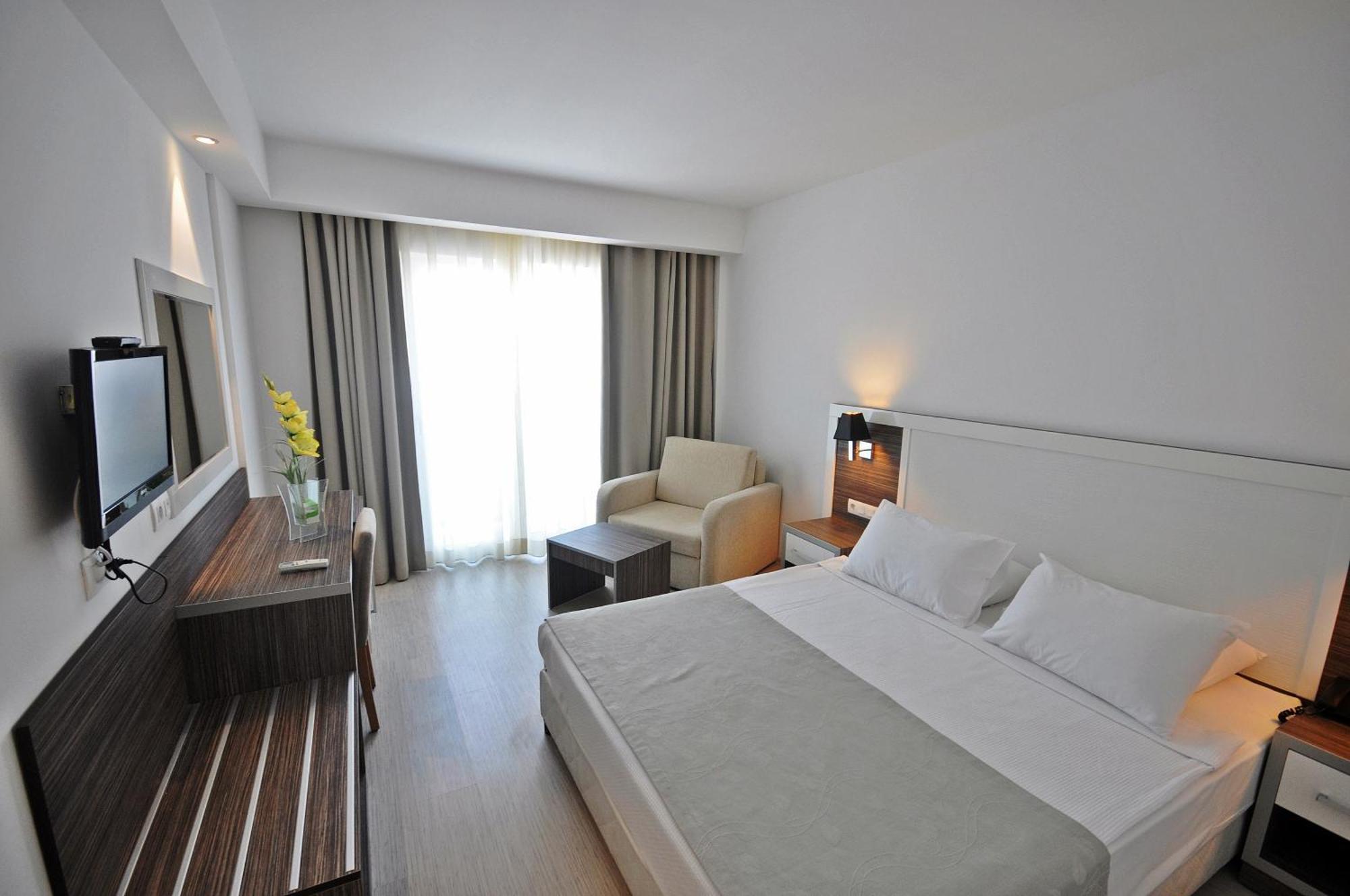 Club Shark Hotel Gumbet Bilik gambar