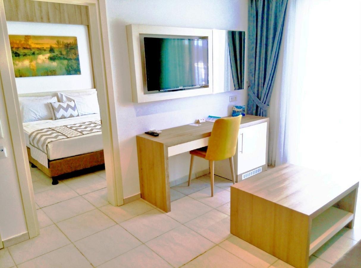 Club Shark Hotel Gumbet Bilik gambar